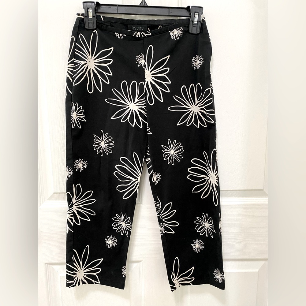 🔥2 for $5🔥 The Limited Black&White Stretch floral print cropped pants Size:0